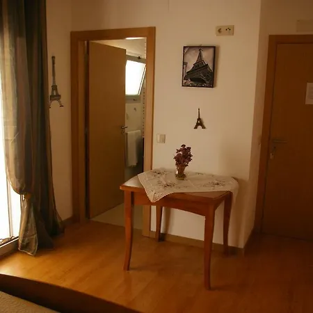 Chez Guida לינה וארוחת בוקר נאזרה